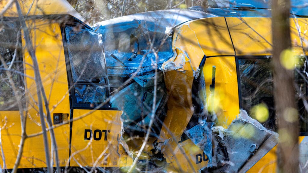Colisión de trenes en Dinamarca deja 17 heridos, cuatro en estado crítico