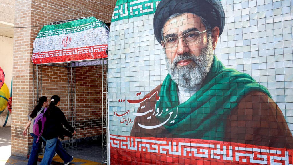 Irán acusa a Trump de sabotear negociaciones mientras EE.UU. reafirma su músculo militar en el Golfo