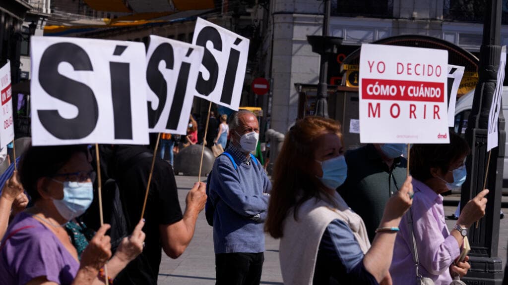 España ejecuta eutanasia en joven de 25 años tras batalla judicial de 601 días contra su familia