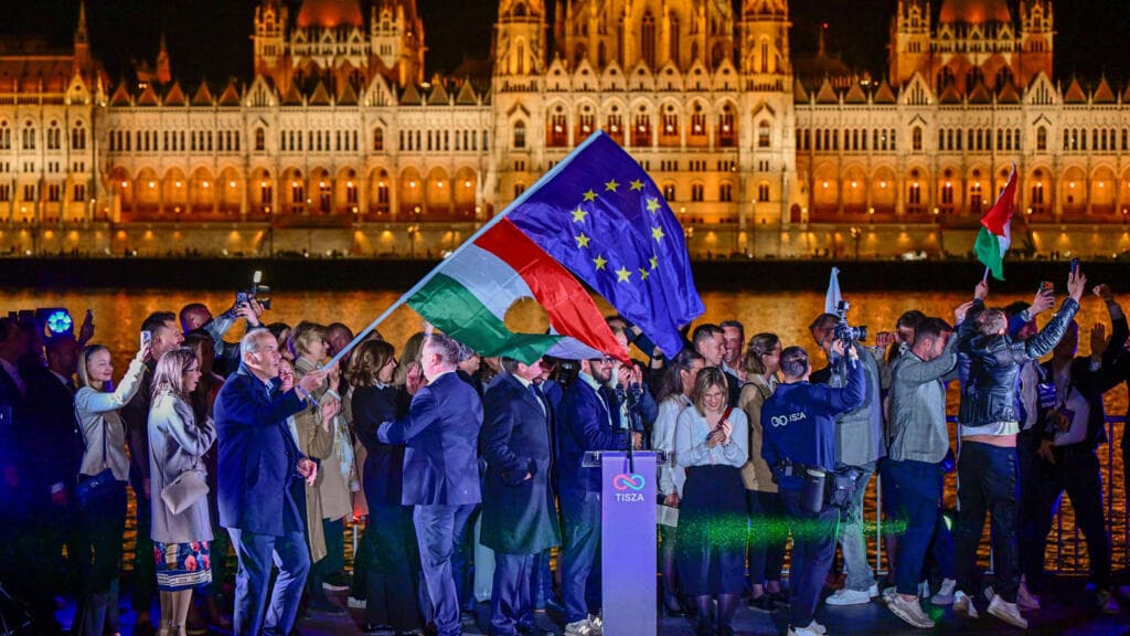 Hungría da la vuelta: Orbán pierde tras 16 años y Magyar asume con promesa de cambio