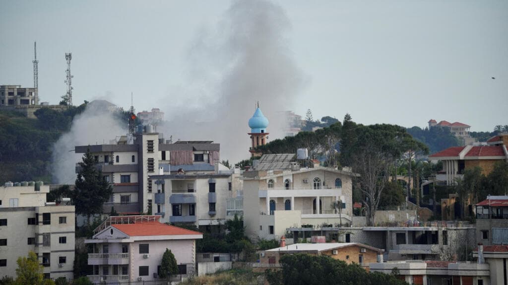 La tregua con Israel es solo de nombre: Líbano sufre ataques y desalojos mientras negocia