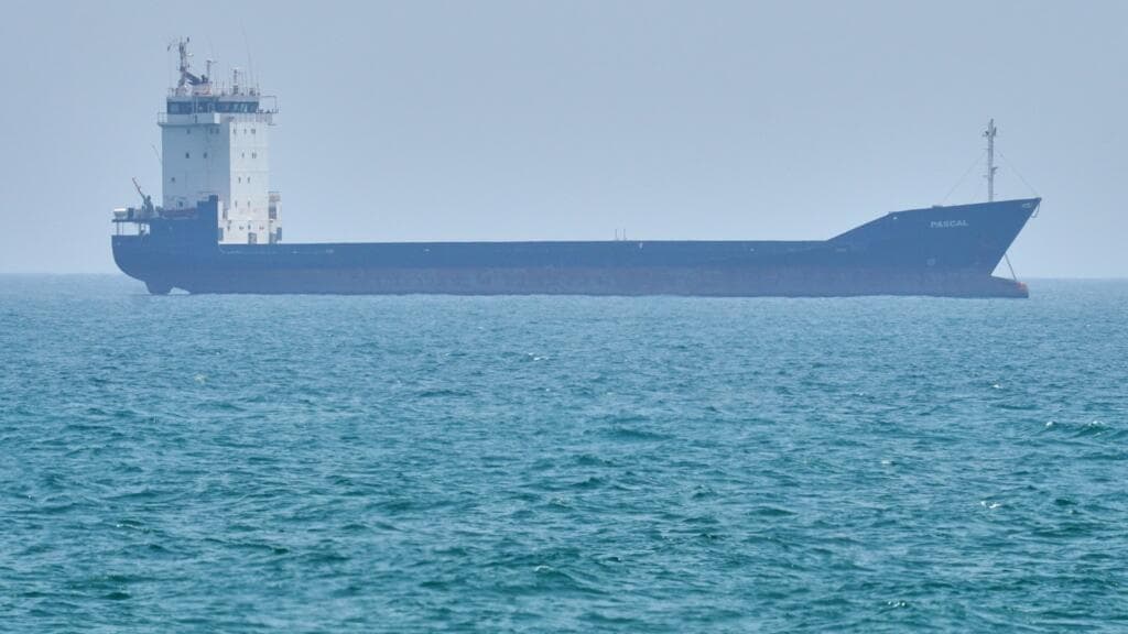 Ataque estadounidense a barco iraní complica negociaciones de paz en el Golfo Pérsico