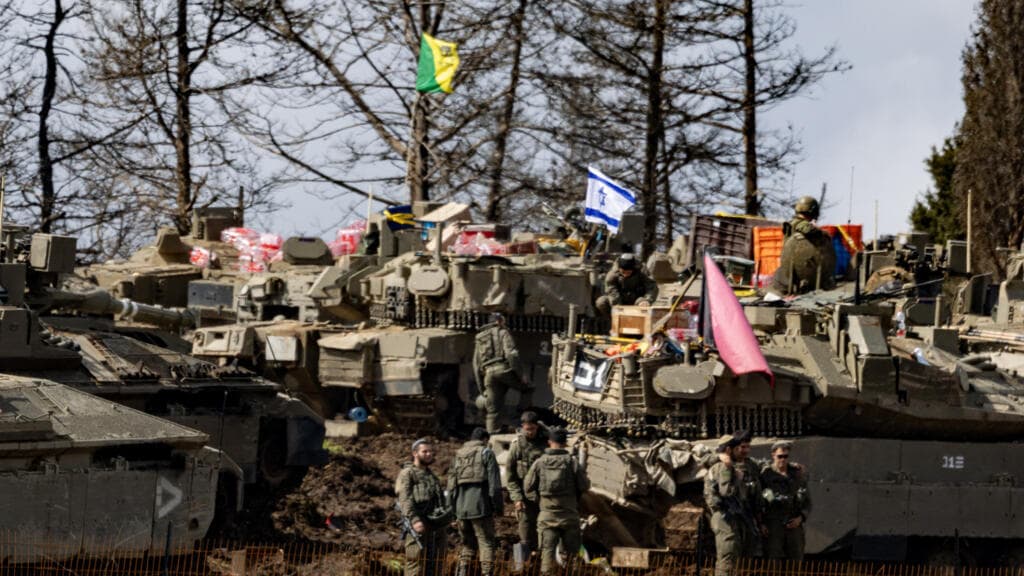 Israel ocupa el sur de Líbano y arrasa viviendas mientras civiles se niegan a huir