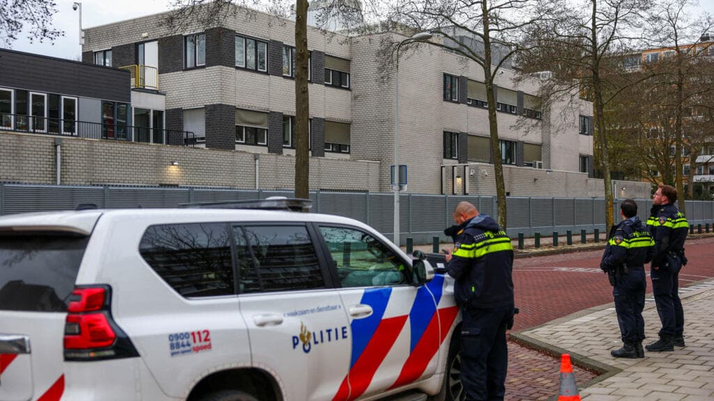 Explosivo contra escuela judía en Ámsterdam aviva alarma por seguridad en Europa