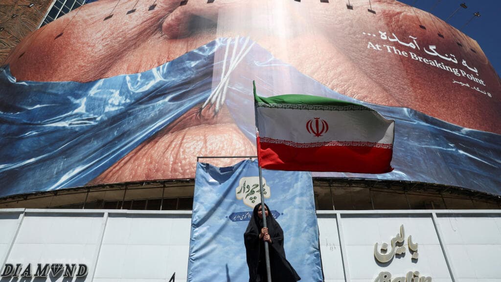Irán rechaza prisa en negociaciones con EE. UU.; Trump exige acuerdo "grandioso"