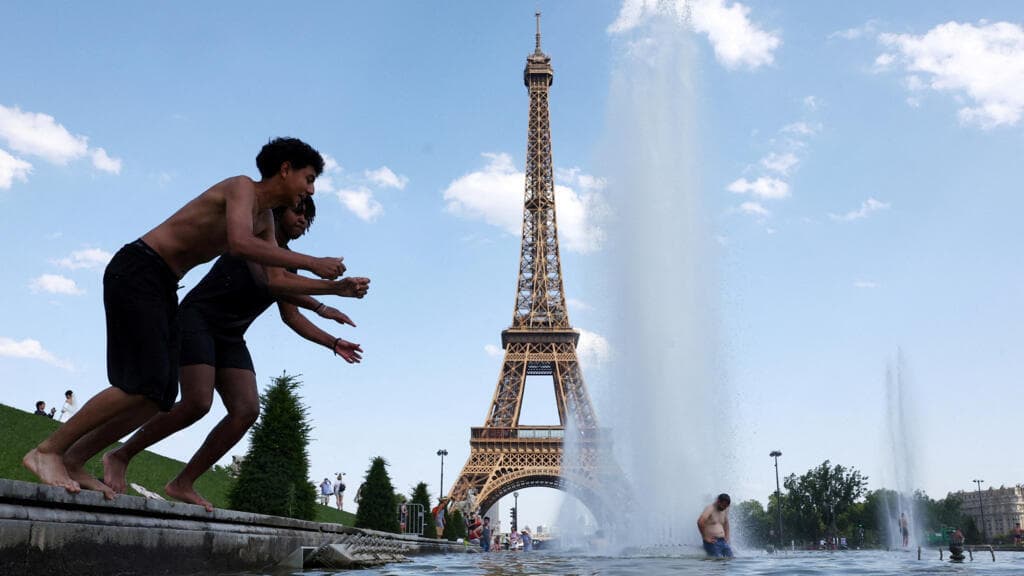 Tragedia en Francia: dos niños mueren en auto durante ola de calor extrema que bate récords