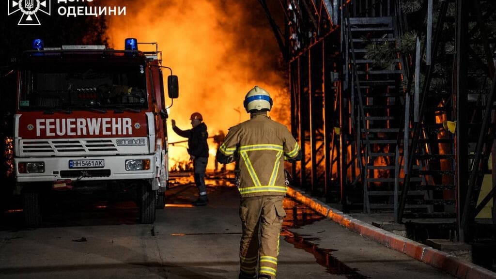 Ucrania intensifica ataques contra infraestructuras rusas mientras Moscú bombardea el sur con cientos de drones