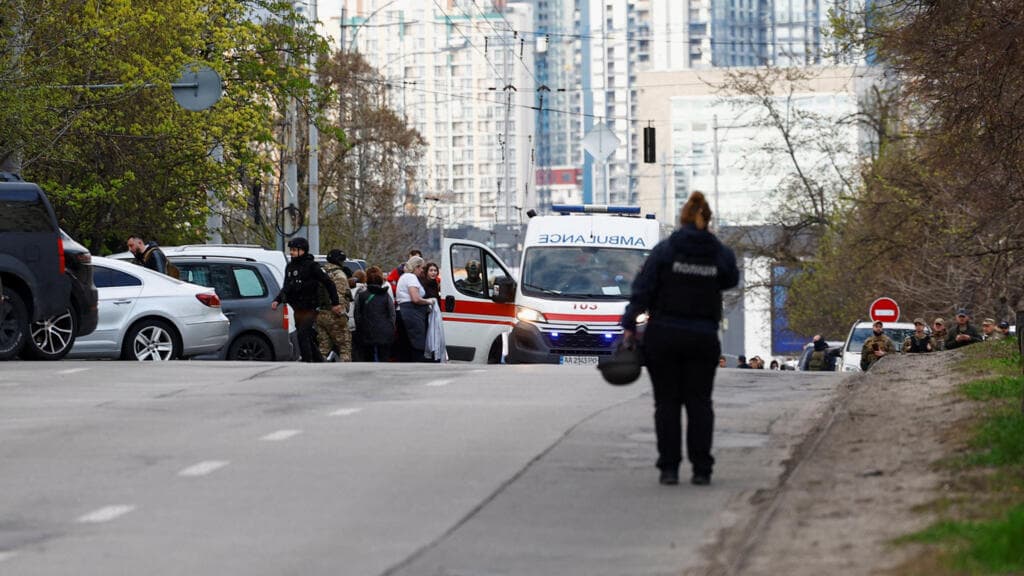 Tiroteo en Kiev: dos muertos y cinco heridos; hombre armado se atrincherá en supermercado