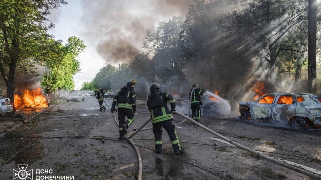 Zelenski denuncia que Rusia rechaza la tregua ucraniana mientras mantiene su propio alto el fuego