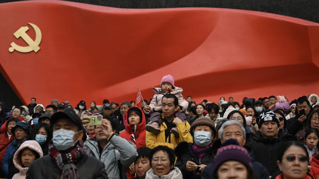 China aprueba ley que impone el mandarín y alarma a defensores de derechos de minorías étnicas