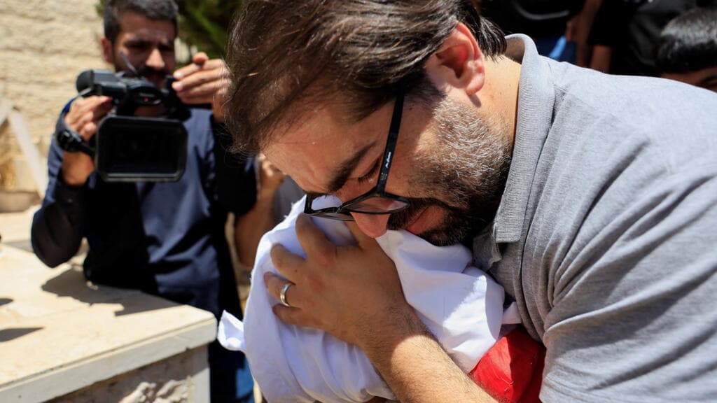 Bebé palestino de siete meses muere por disparo israelí en Cisjordania