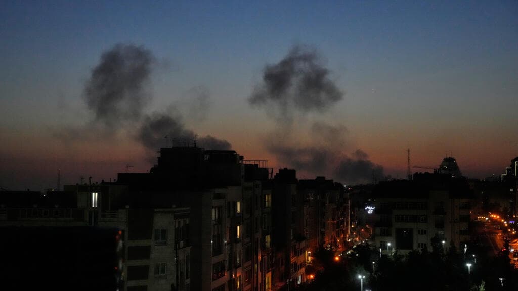 Israel intensifica ataques contra Teherán mientras Irán lanza misiles: octavo día de escalada