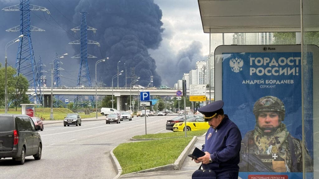 Ucrania intensifica bombardeos a refinerías rusas para debilitar la economía del Kremlin
