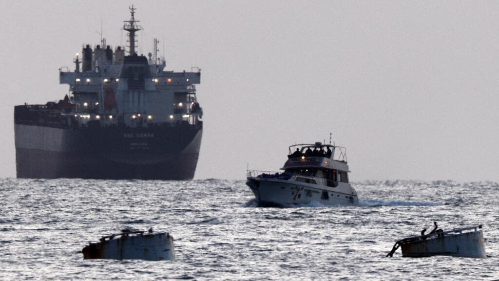 Israel intercepta la mayor flotilla humanitaria a Gaza en aguas internacionales con disparos reportados