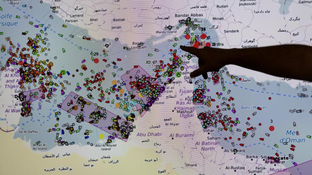 La tregua entre EE.UU. e Irán tambalea en Ormuz mientras se multiplican los incidentes