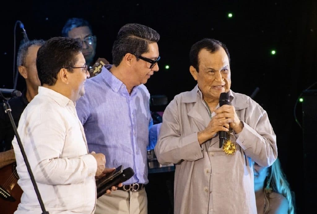 Alfredo Gutiérrez recibe tributo de leyendas del vallenato en noche histórica