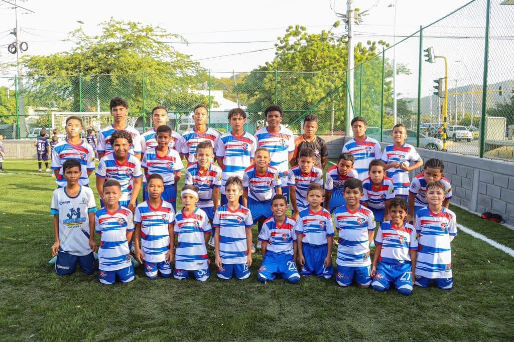 Santa Marta inaugura cancha renovada en Los Pericos para beneficiar cinco barrios