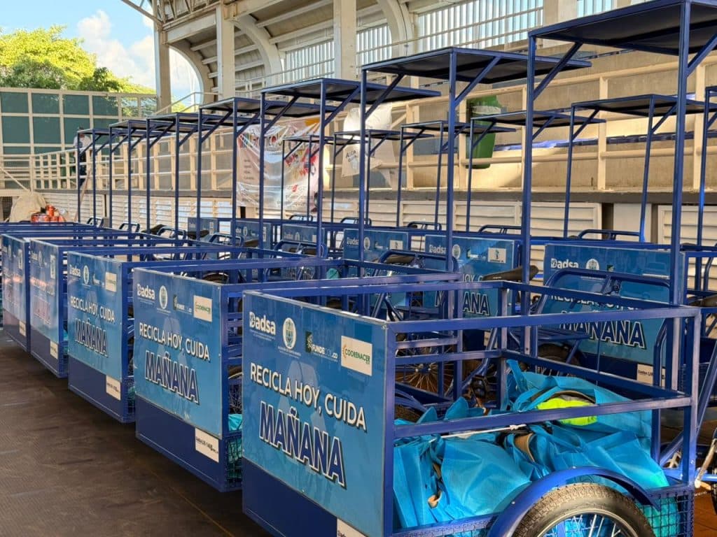Santa Marta reconoce a recicladores: alcaldía entrega triciclos y anuncia inversión de 1.300 millones más