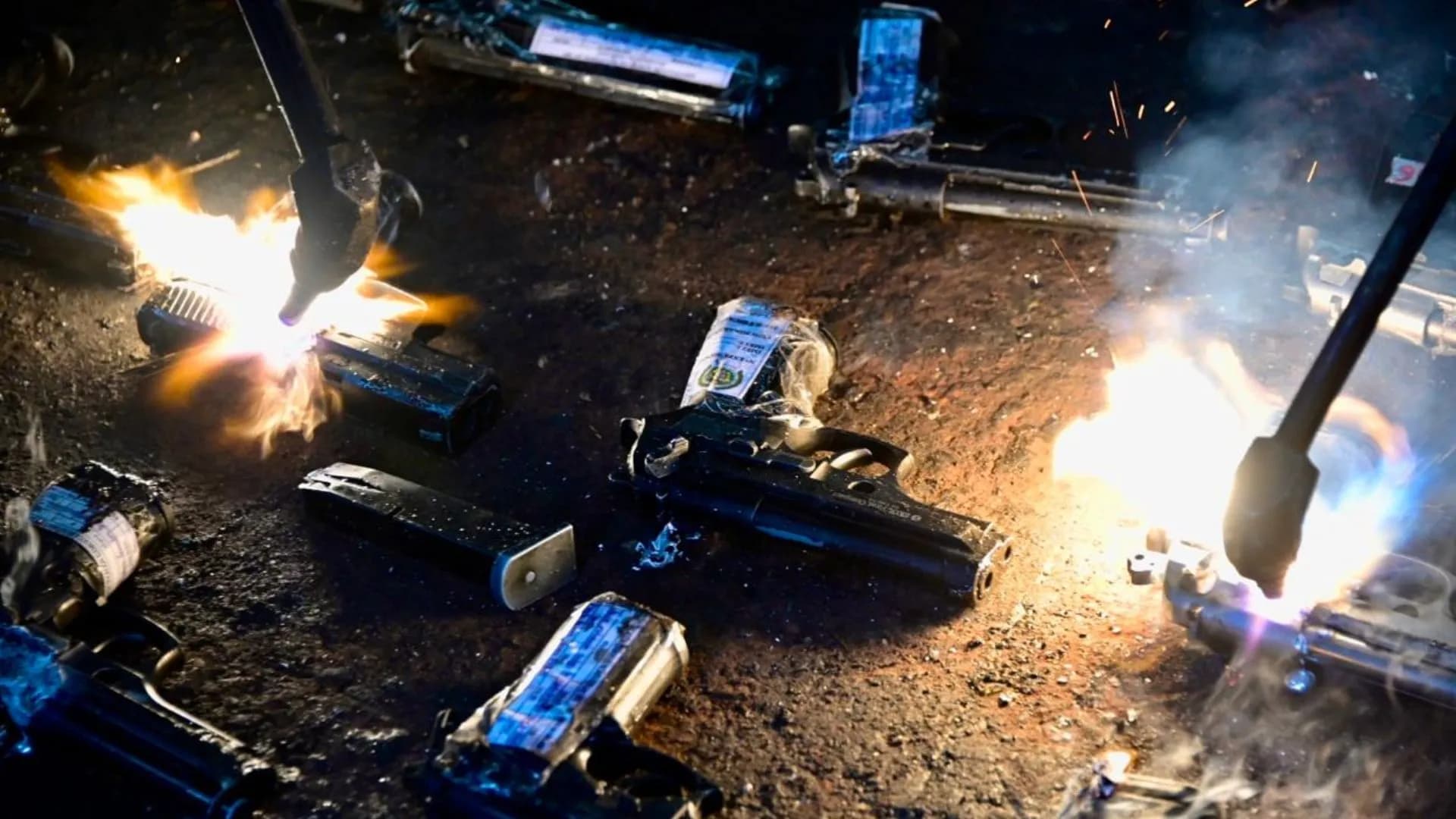 Bogotá destruye más de 9 toneladas de armas incautadas en operativos de seguridad