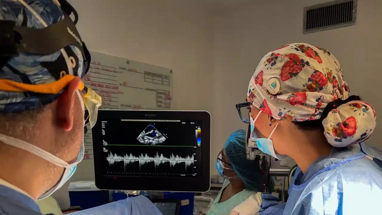 Hospital General de Medellín salva vida de niña indígena con cirugía cardíaca de alto riesgo