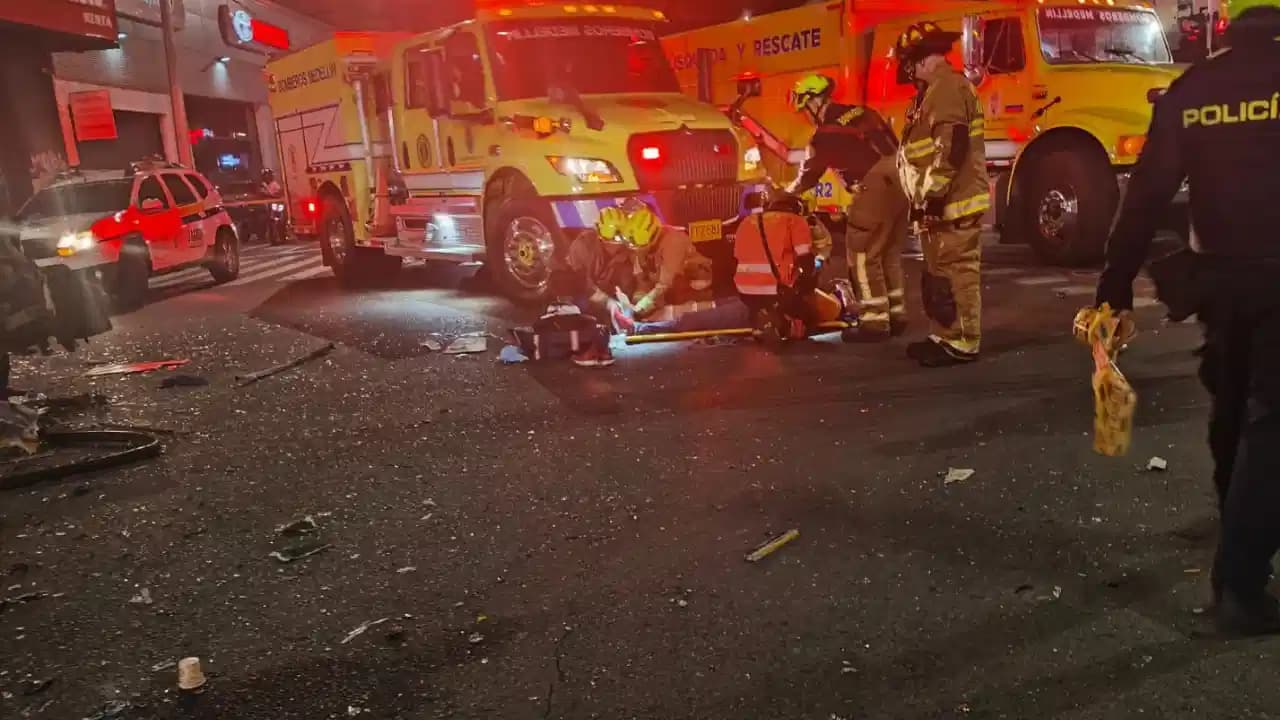 Choque de buses en Medellín deja 11 heridos: autoridades investigan exceso de velocidad