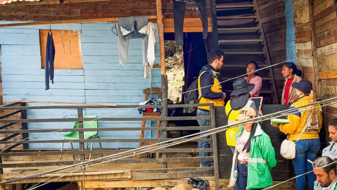 Manrique recibe ayudas mientras autoridades advierten sobre riesgos por lluvias continuas