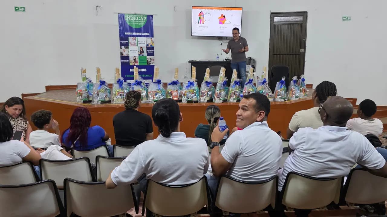 Bello lleva maestros a las casas para que estudiantes enfermos no pierdan clases
