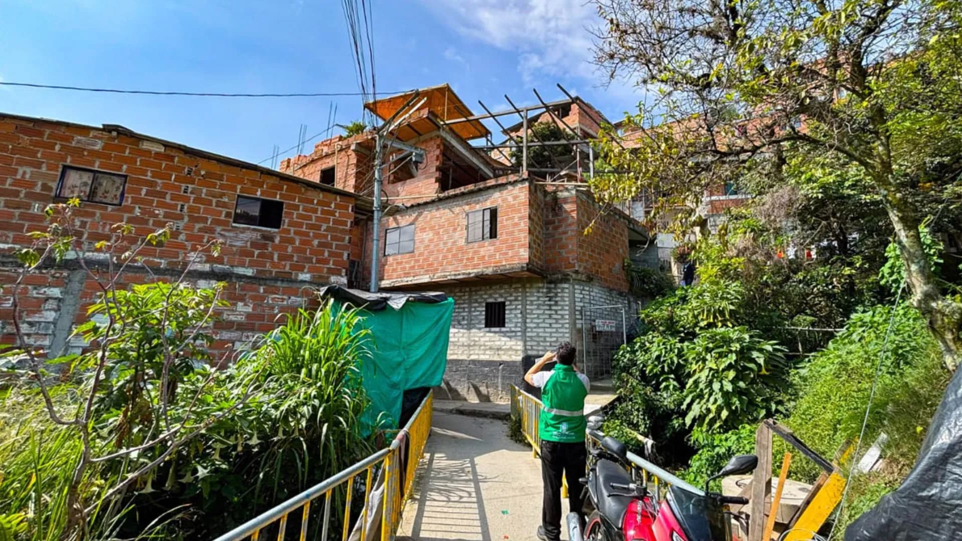 Medellín frena construcciones ilegales en Blanquizal: suspenden tres obras sin permiso