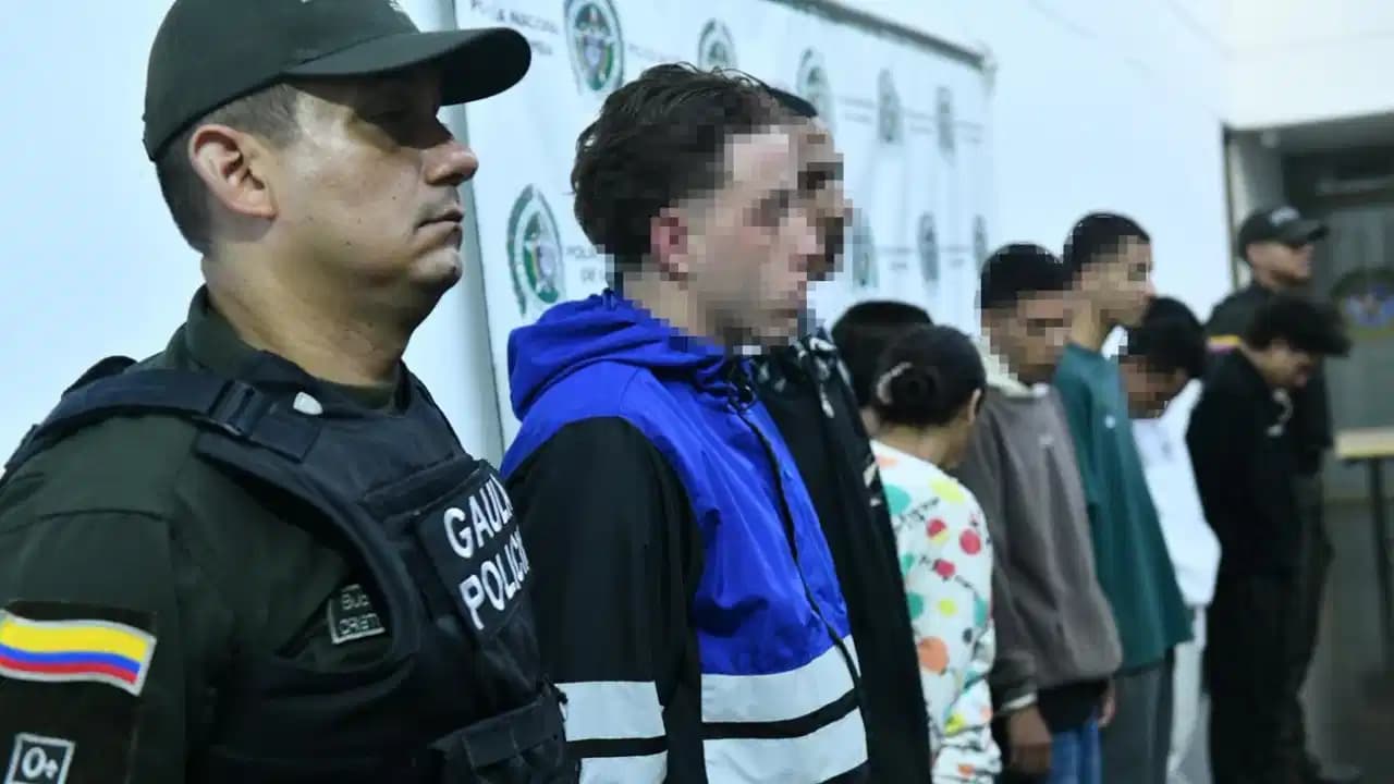 Capturan a 9 integrantes del GDCO 'El Salado' que extorsionaba comerciantes en la comuna 13