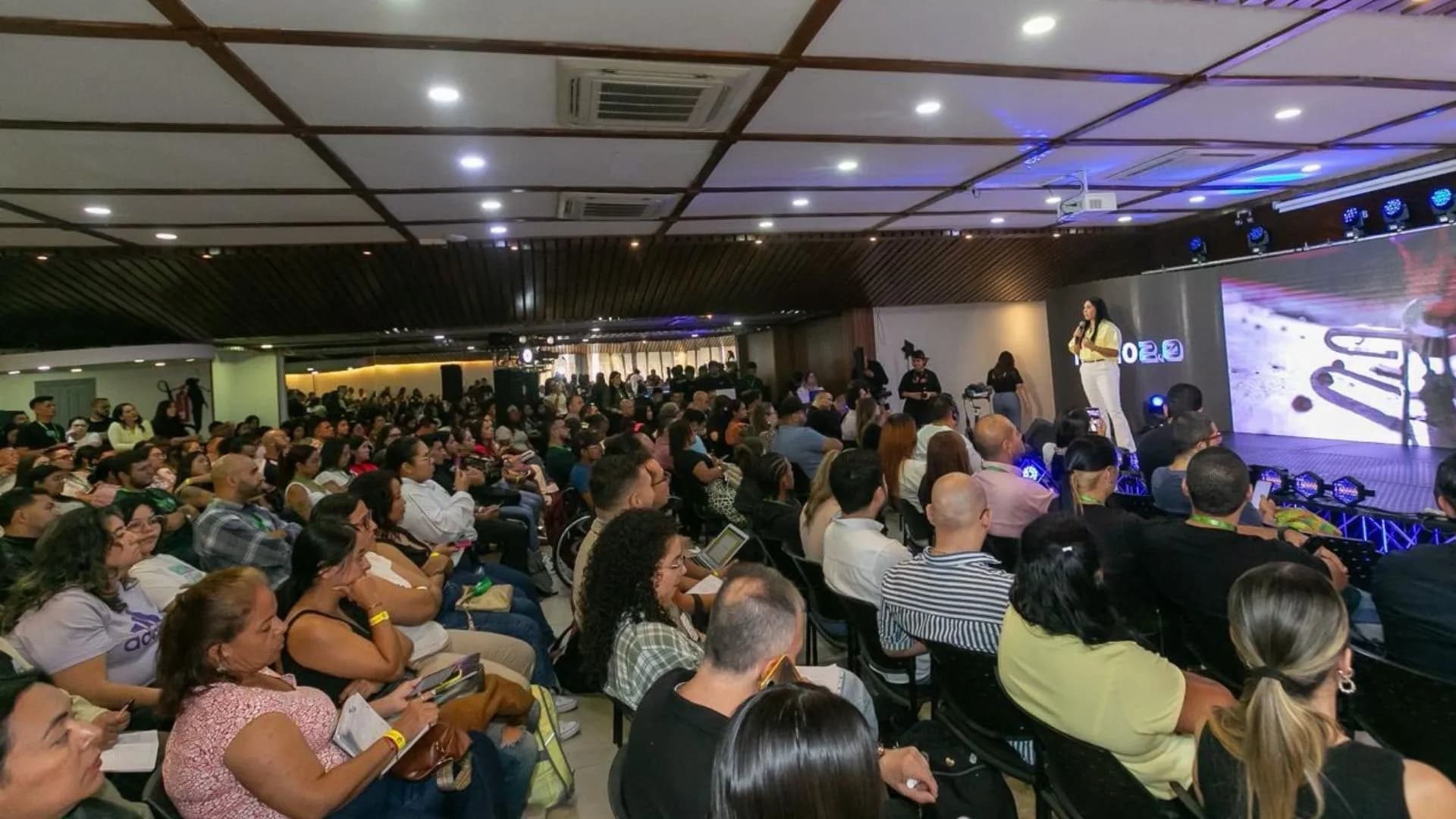 MinTIC presenta decreto para blindar a menores contra ciberacoso, grooming y violencia digital