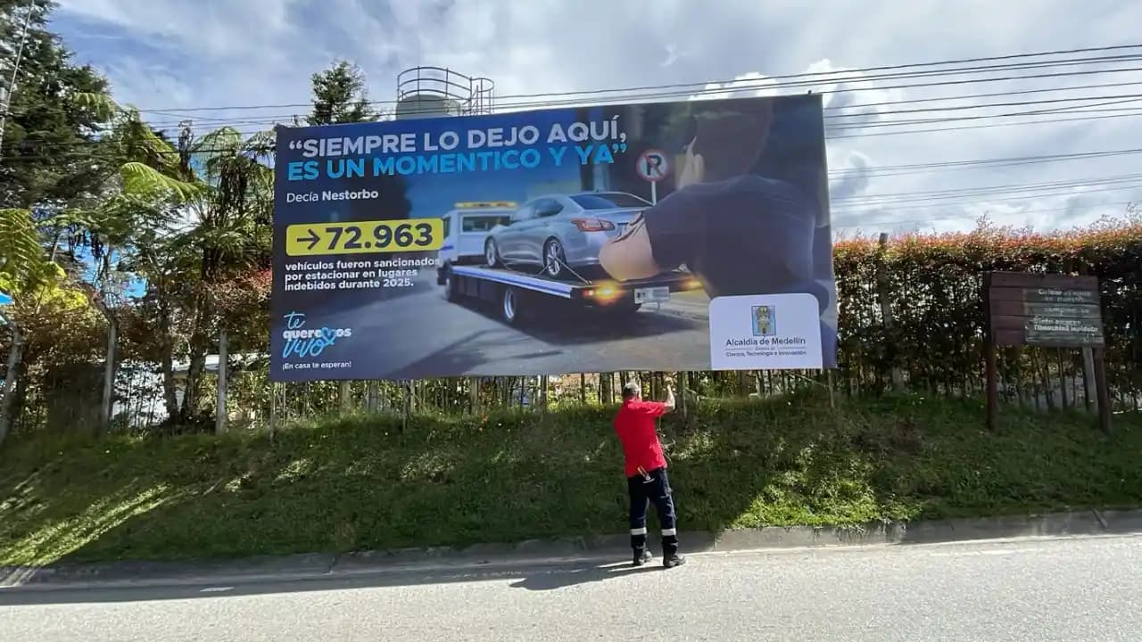 Medellín presenta a 'Nestorbo' para frenar a conductores que parquean donde les da la gana