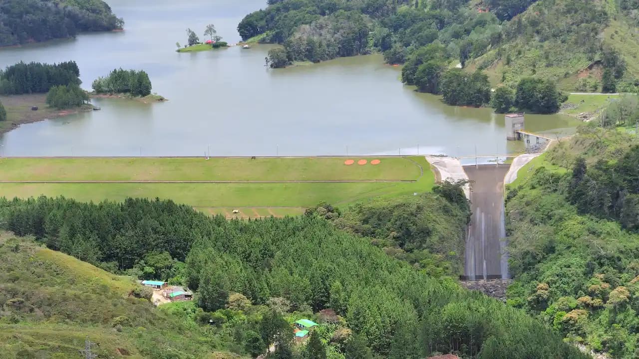 EPM reduce su generación de energía para proteger reservas ante la llegada de El Niño