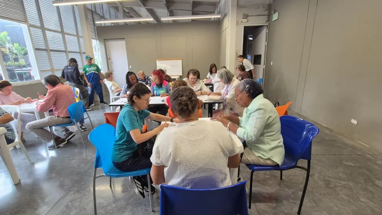 Inder abre talleres gratuitos de memoria y concentración para adultos mayores en siete sectores de Medellín