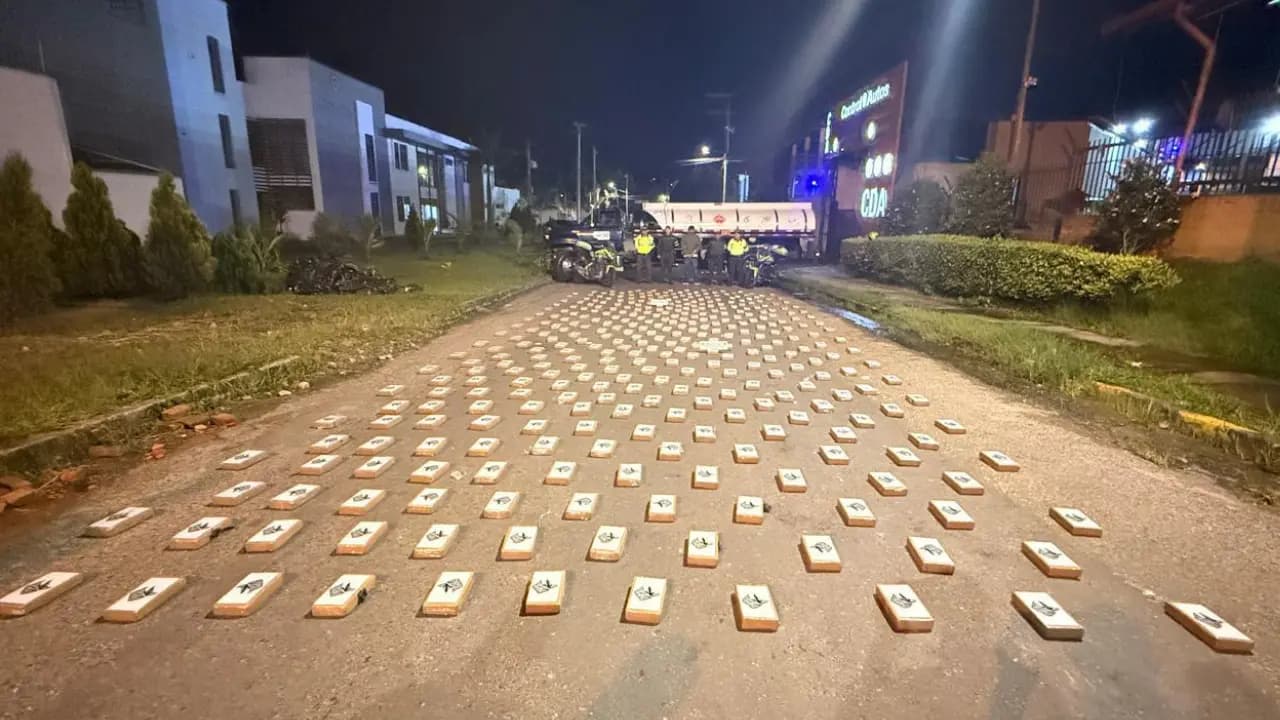 Policía intercepta 370 kilos de cocaína en camión que iba hacia Bogotá