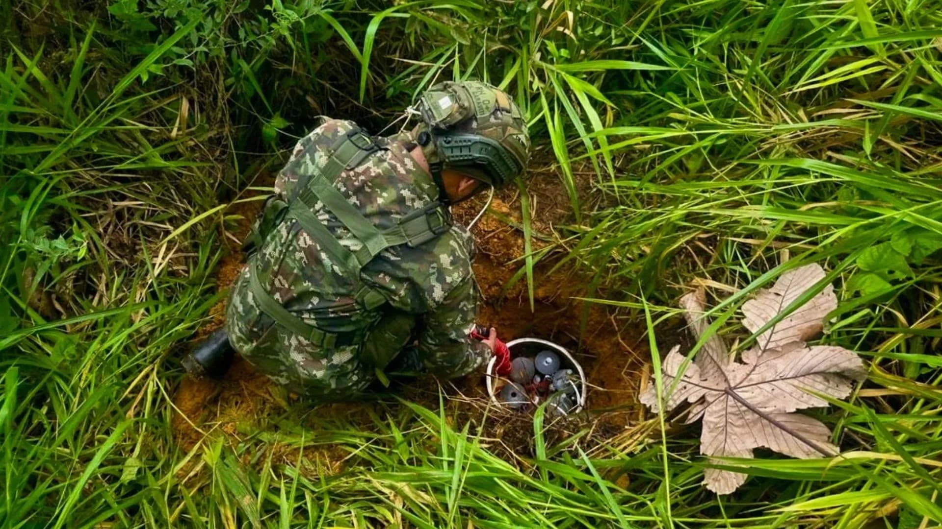 Ejército y Policía detienen planes del ELN en Cocorná: decomisan armas y explosivos