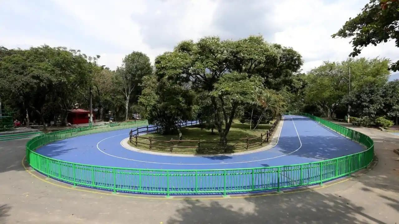Medellín recupera 410 espacios deportivos: de canchas rotas a escenarios listos para el juego