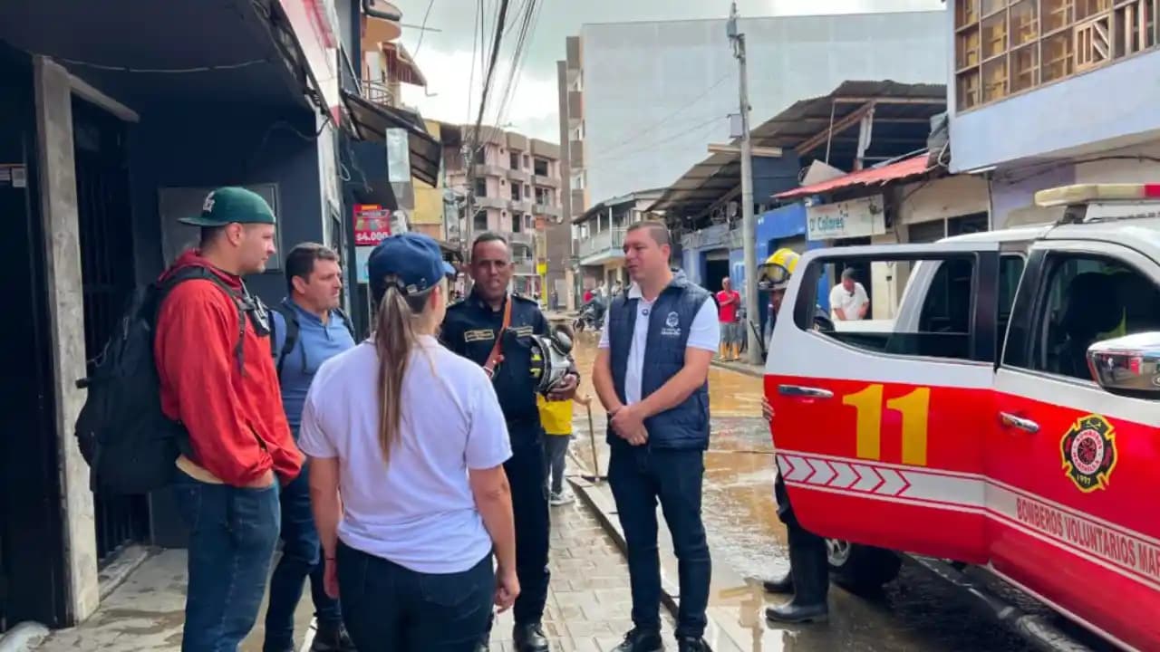 Aguacero histórico desborda quebrada en Marinilla y deja media ciudad inundada
