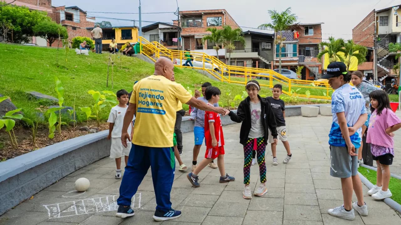 Juguemos en el Parque llega a 72 espacios y reúne cada mes a más de 1.500 niños en Medellín