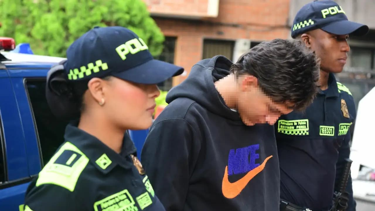 Dos hombres fueron capturados al intentar robar moto de patrullera en Laureles
