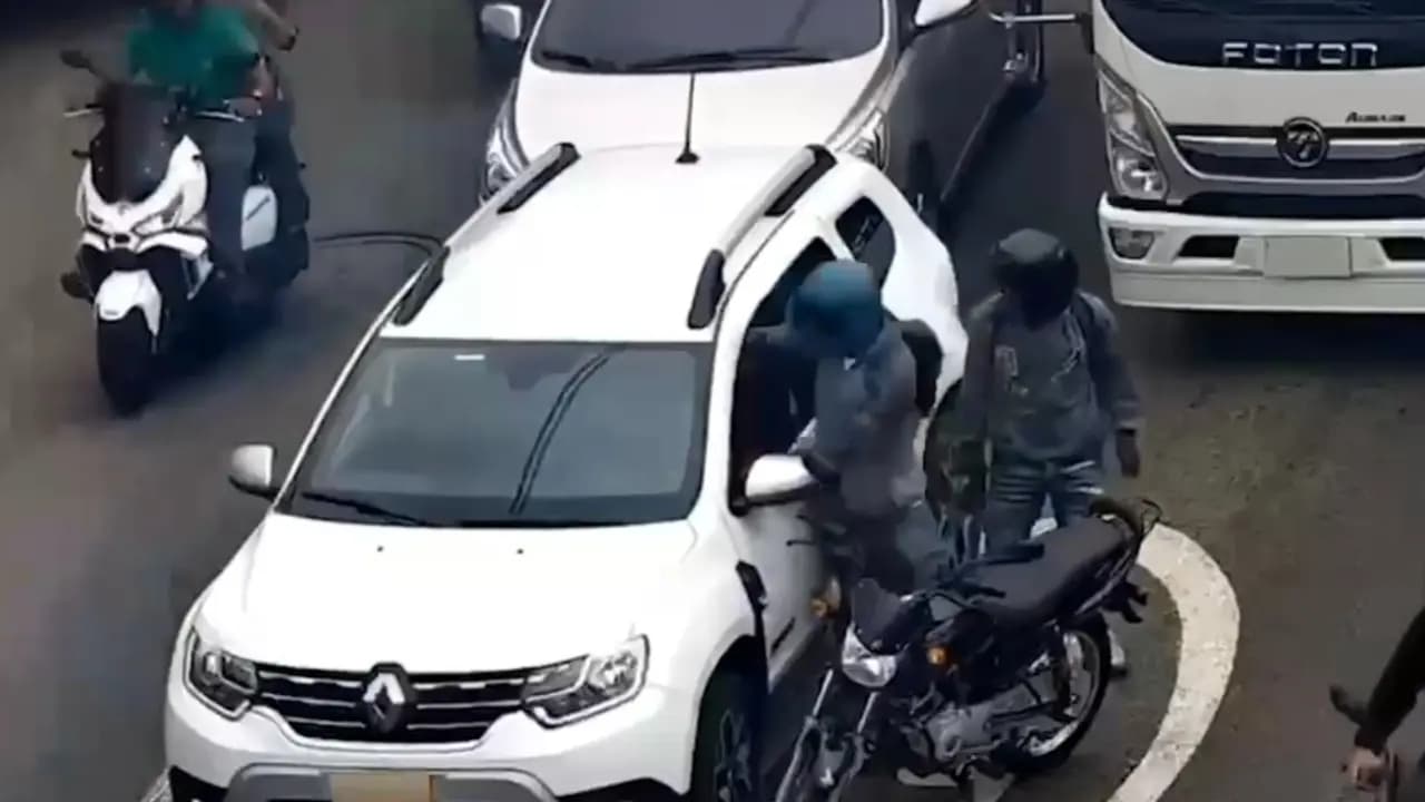Capturan motociclista que agredió a mujer en discusión de tránsito en la Autopista Norte de Medellín
