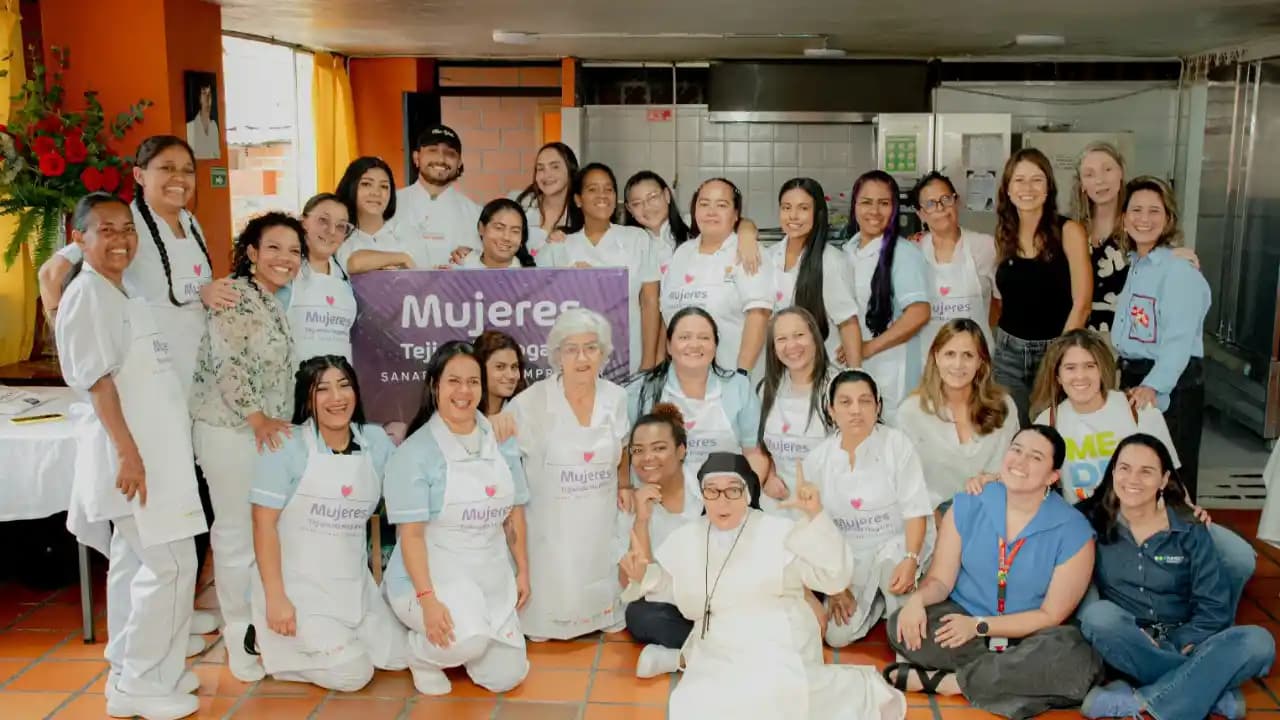45 mujeres de Medellín retomaron sus sueños tras culminar formación en emprendimiento