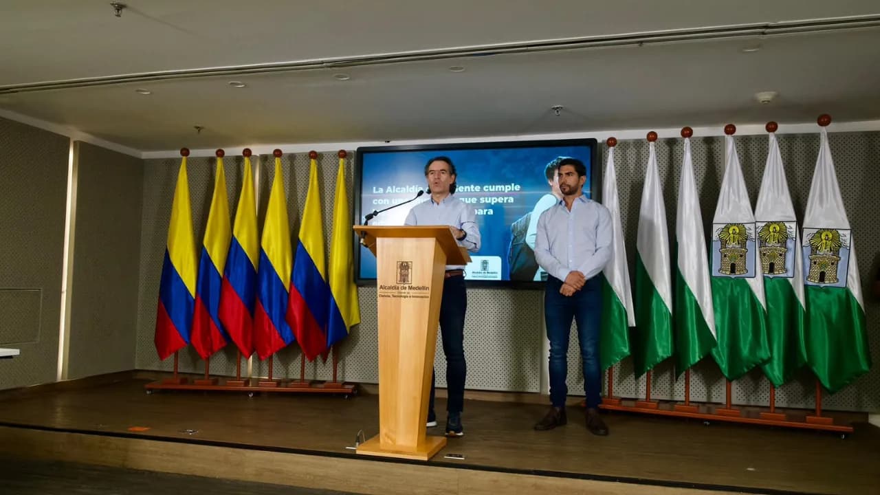 Medellín abre casi 17 mil cupos gratis para estudiar: Matrícula Cero y EstudIA ya reciben inscripciones