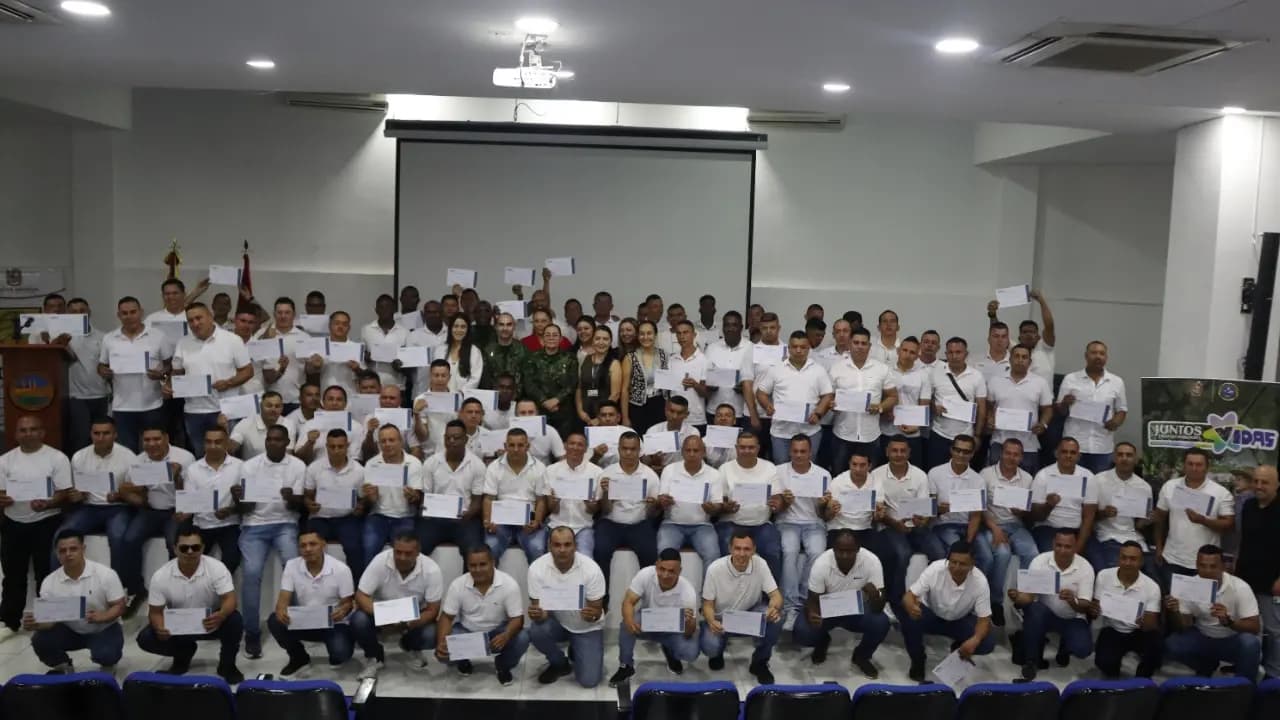 Más de 170 soldados en Medellín terminan formación para prevenir violencias y promover el cuidado