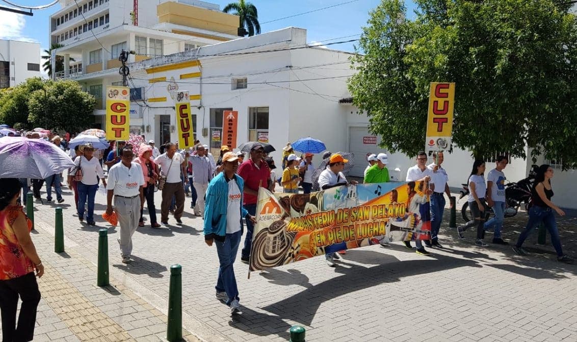 Maestros de Córdoba se rebelan contra cambios en su sistema de salud