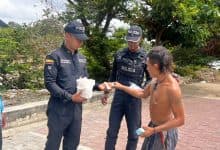 Policías de Montería cambian operativos por buñuelos y café para conectar con habitantes de calle