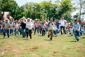 Con recreación y solidaridad, Gobernación lleva alegría a niños de Pica Pica tras las inundaciones