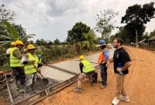 Gobernador Zuleta inspecciona obras de pavimentación que conectan el Bajo Sinú con oportunidades