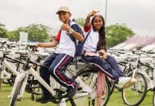Gobernación de Córdoba entrega 4.000 bicicletas y computadores a estudiantes rurales
