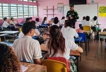 Policía lleva lecciones de protección a colegios de Montería para cuidar a menores