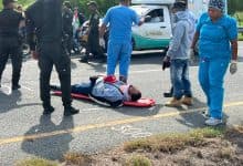 Dos cobradiarios heridos tras caída de moto en Lorica por culpa de un perro en la vía